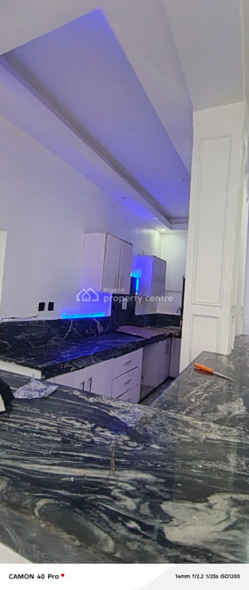Clean 3 Bedroom Flat, Chevron, Lekki, Lagos, Flat / Apartment for Rent