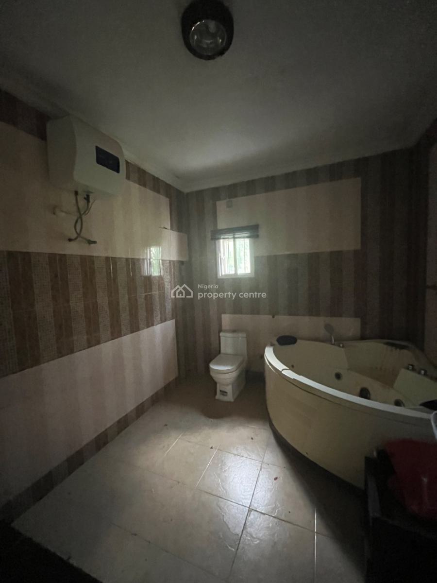Luxury Spacious Master Bedroom with a Massive Wardrobe, Mobil Road, Ilaje, Ajah, Lagos, Flat / Apartment for Rent