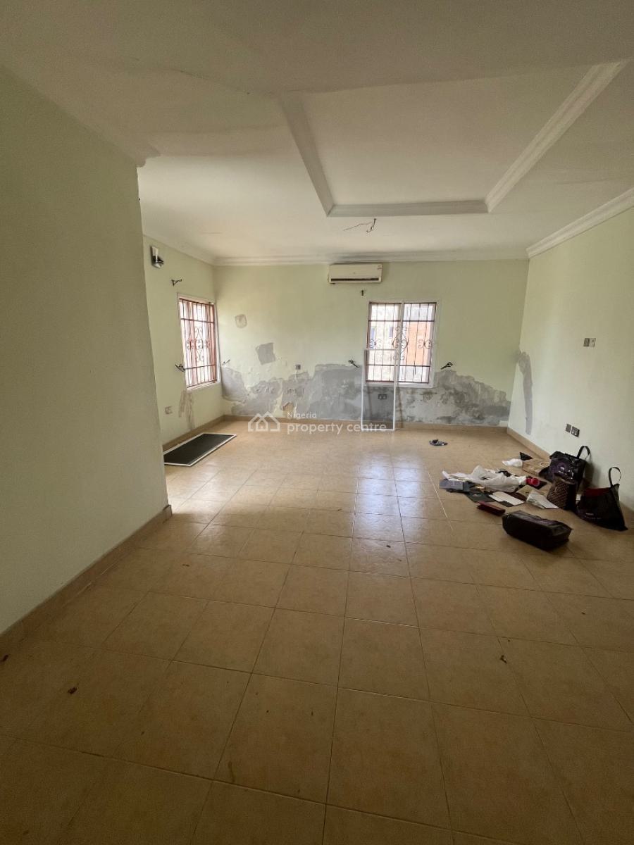 Luxury Spacious Master Bedroom with a Massive Wardrobe, Mobil Road, Ilaje, Ajah, Lagos, Flat / Apartment for Rent