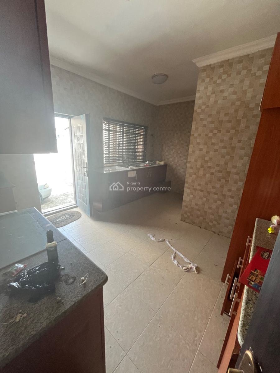 Luxury Spacious Master Bedroom with a Massive Wardrobe, Mobil Road, Ilaje, Ajah, Lagos, Flat / Apartment for Rent