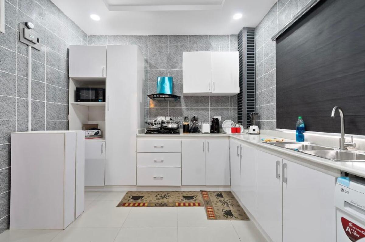 2 Bedroom Apartment with Ps4 and Snooker Board, Buniameen Oyekan Close Lekki Right, Off Whitesand Street, Lekki Phase 1, Lekki, Lagos, Flat / Apartment Short Let