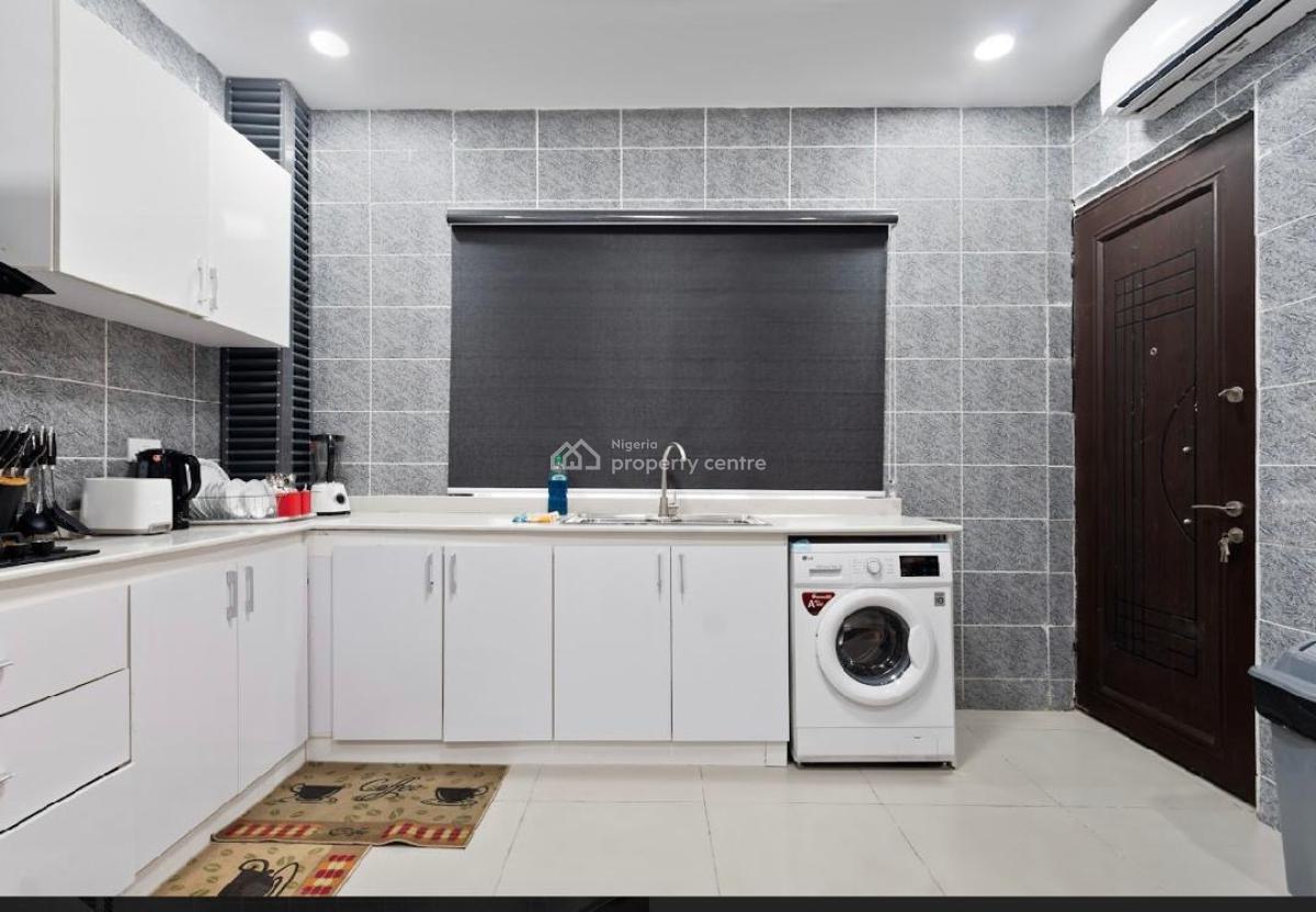 2 Bedroom Apartment with Ps4 and Snooker Board, Buniameen Oyekan Close Lekki Right, Off Whitesand Street, Lekki Phase 1, Lekki, Lagos, Flat / Apartment Short Let