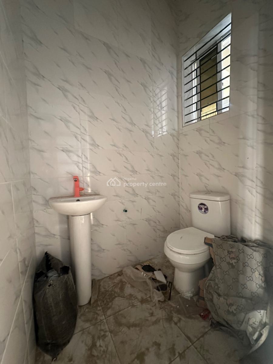 Spacious Shop (25sqm) + Private Toilet, Mobil Road, Lekki, Lagos, Shop for Rent