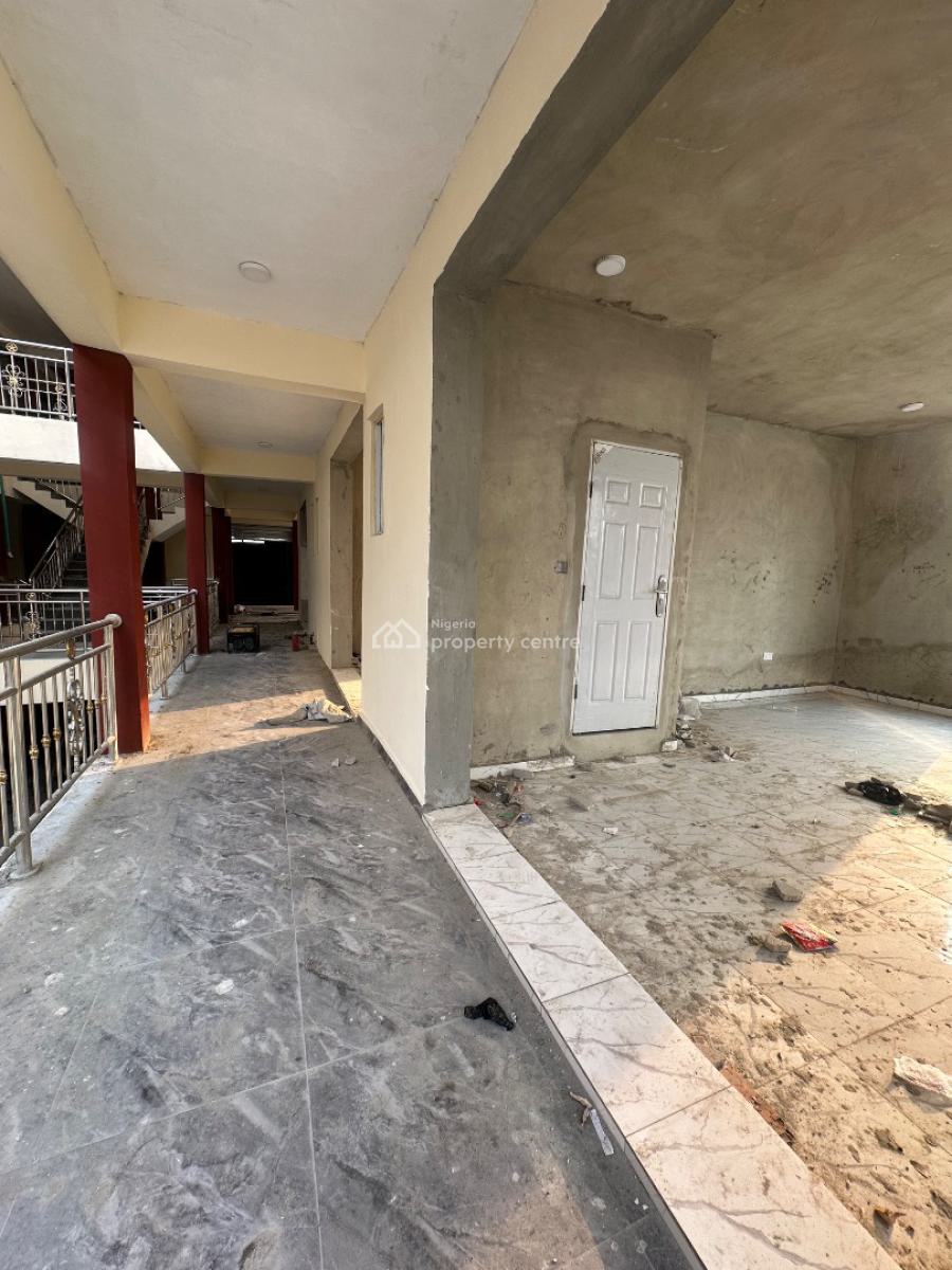 Spacious Shop (25sqm) + Private Toilet, Mobil Road, Lekki, Lagos, Shop for Rent