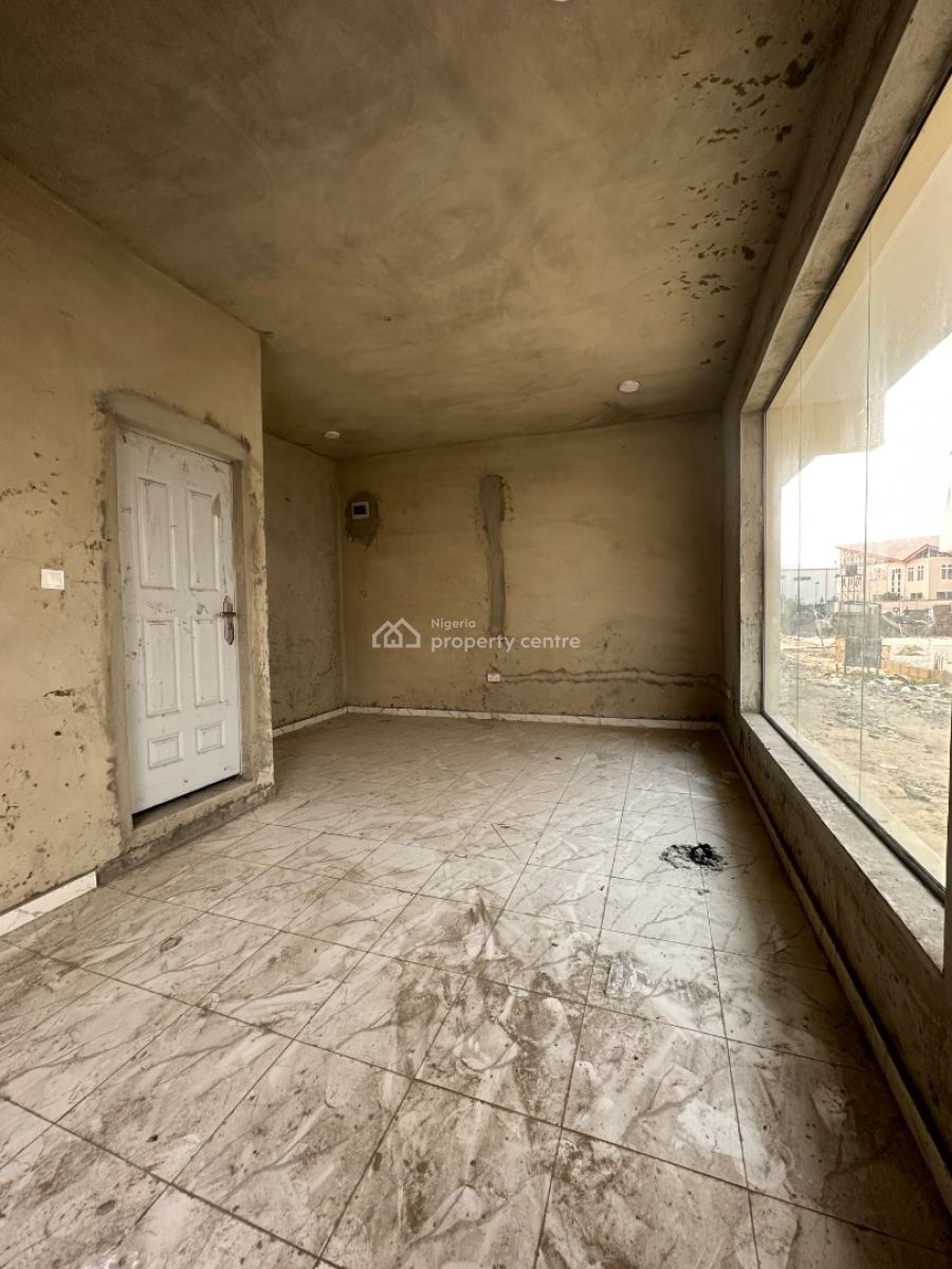 Spacious Shop (25sqm) + Private Toilet, Mobil Road, Lekki, Lagos, Shop for Rent