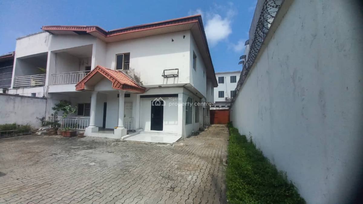 a Well-built 4-bedroom Semi-detached Duplex with 1-room Boys Quarters, Lekki Phase 1, Lekki, Lagos, Semi-detached Duplex for Rent