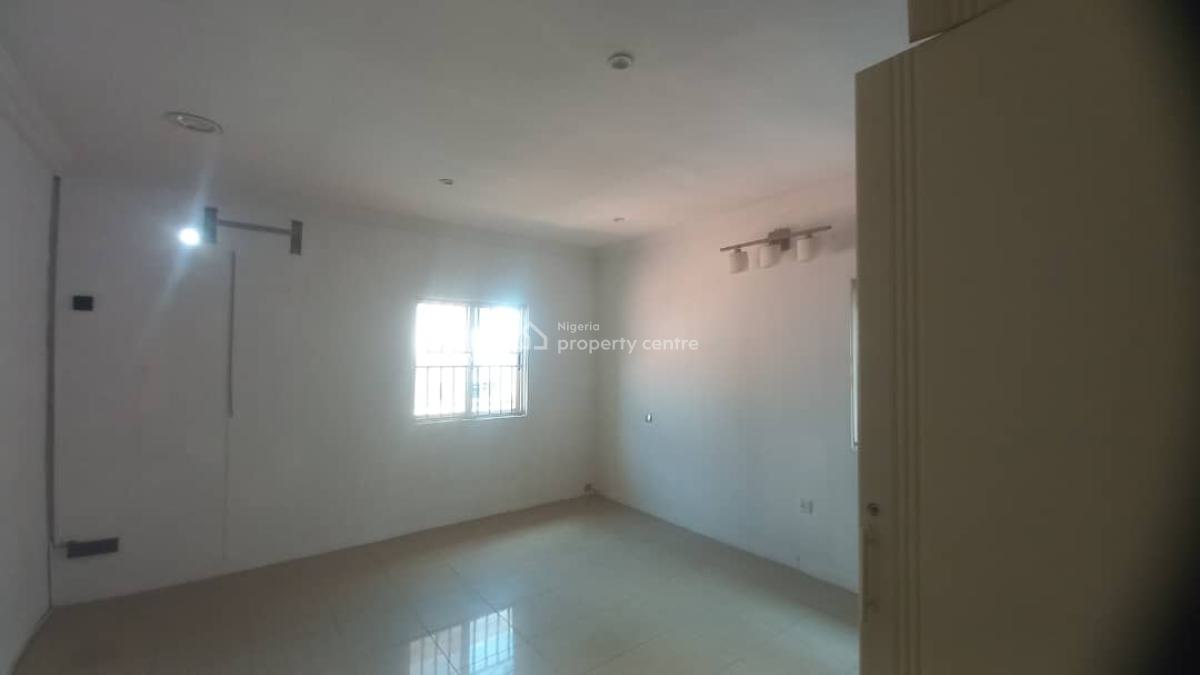 a Well-built 4-bedroom Semi-detached Duplex with 1-room Boys Quarters, Lekki Phase 1, Lekki, Lagos, Semi-detached Duplex for Rent