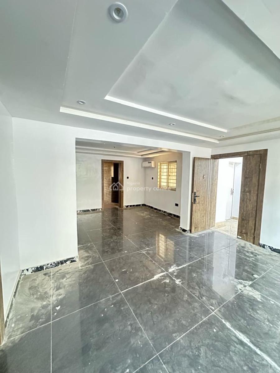 Spacious 3 Bedroom Apartment, Lekki Phase 1, Lekki, Lagos, Flat / Apartment for Sale