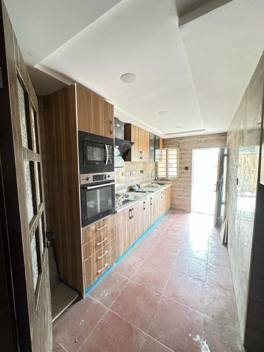 Spacious 3 Bedroom Apartment, Lekki Phase 1, Lekki, Lagos, Flat / Apartment for Sale