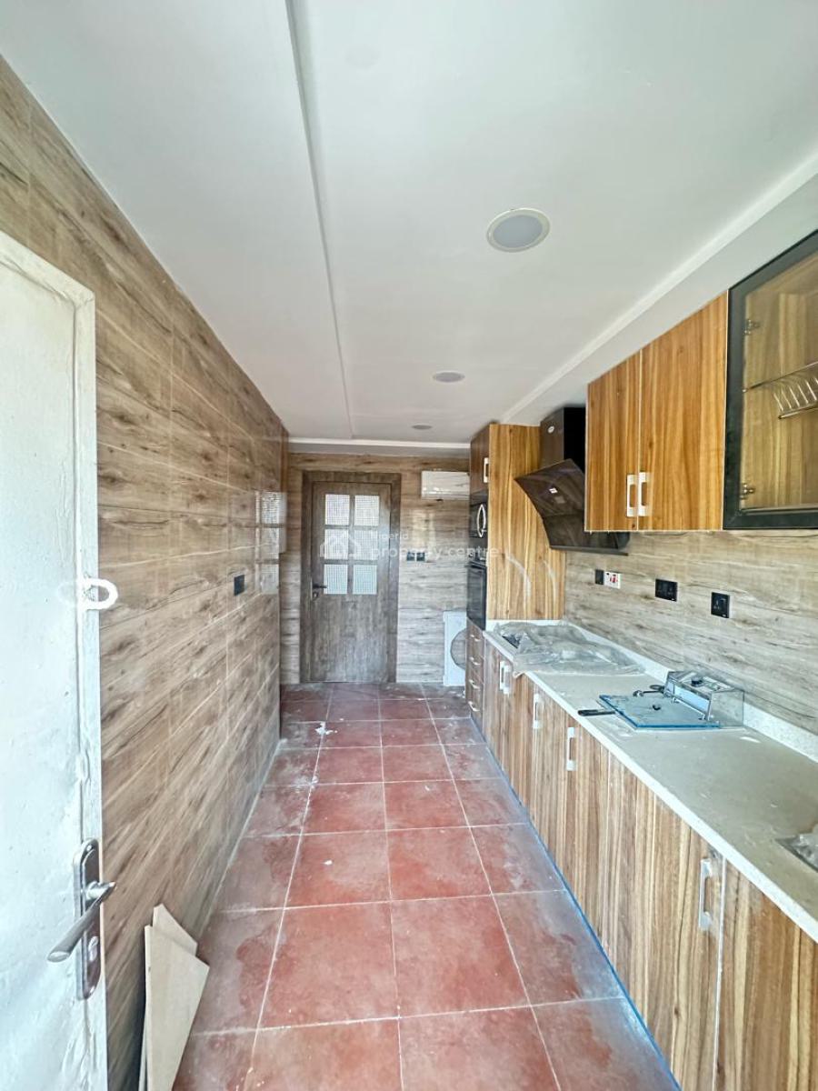 Spacious 3 Bedroom Apartment, Lekki Phase 1, Lekki, Lagos, Flat / Apartment for Sale
