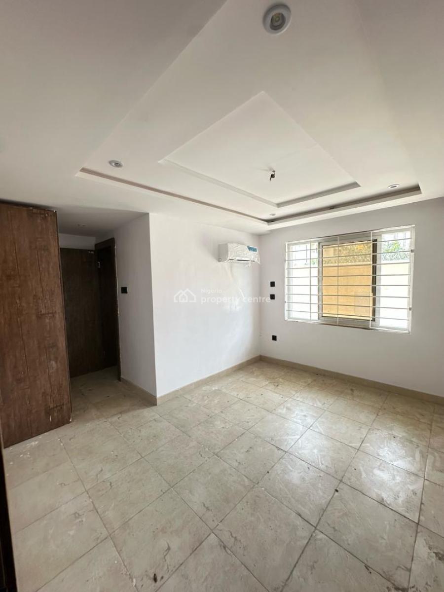 Spacious 3 Bedroom Apartment, Lekki Phase 1, Lekki, Lagos, Flat / Apartment for Sale