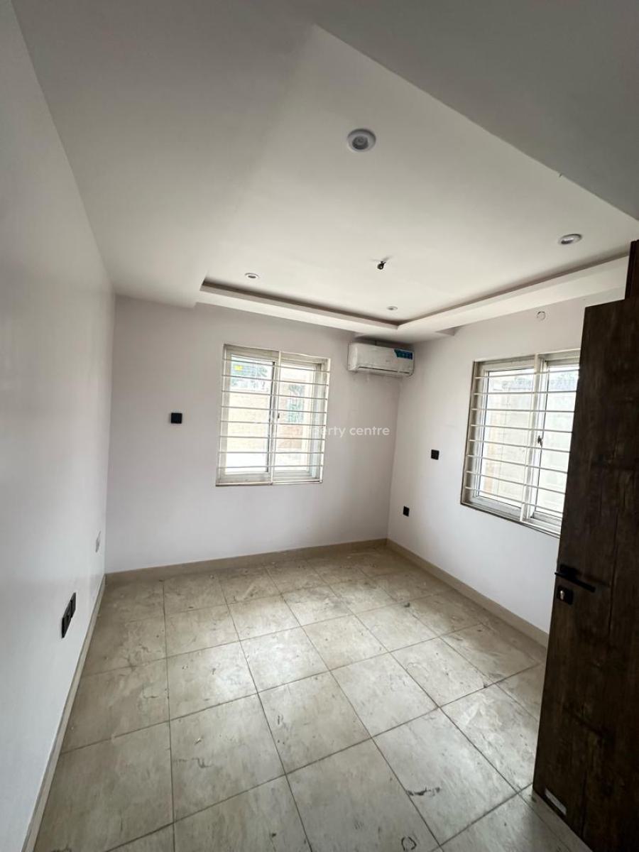 Spacious 3 Bedroom Apartment, Lekki Phase 1, Lekki, Lagos, Flat / Apartment for Sale