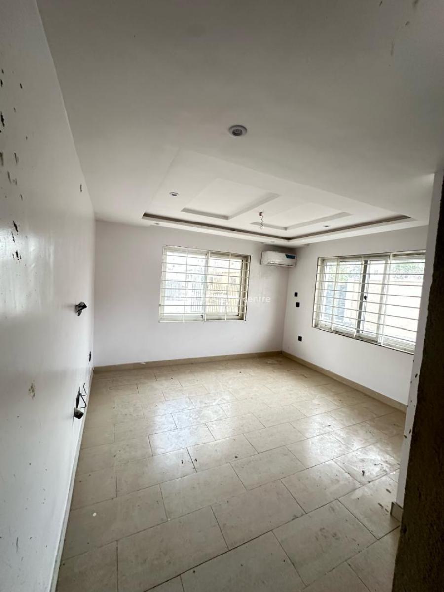 Spacious 3 Bedroom Apartment, Lekki Phase 1, Lekki, Lagos, Flat / Apartment for Sale