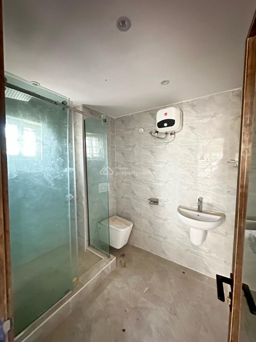 Spacious 3 Bedroom Apartment, Lekki Phase 1, Lekki, Lagos, Flat / Apartment for Sale