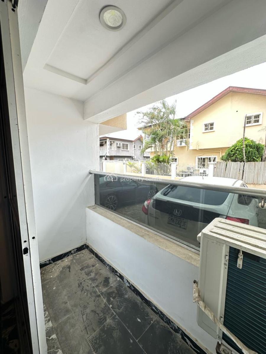 Spacious 3 Bedroom Apartment, Lekki Phase 1, Lekki, Lagos, Flat / Apartment for Sale