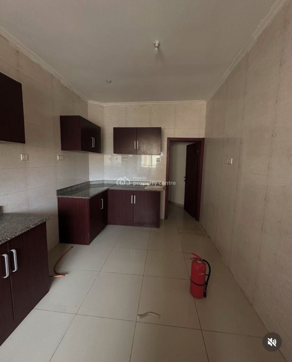 Spacious 3 Bedroom Flat with Bq, Bourdillon Court Estate Chevron Drive, Lekki Phase 2, Lekki, Lagos, Flat / Apartment for Rent