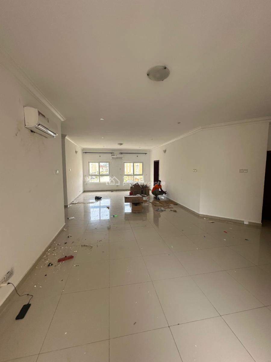 Spacious 3 Bedroom Flat with Bq, Bourdillon Court Estate, Chevron Drive, Lekki Phase 2, Lekki, Lagos, Flat / Apartment for Rent