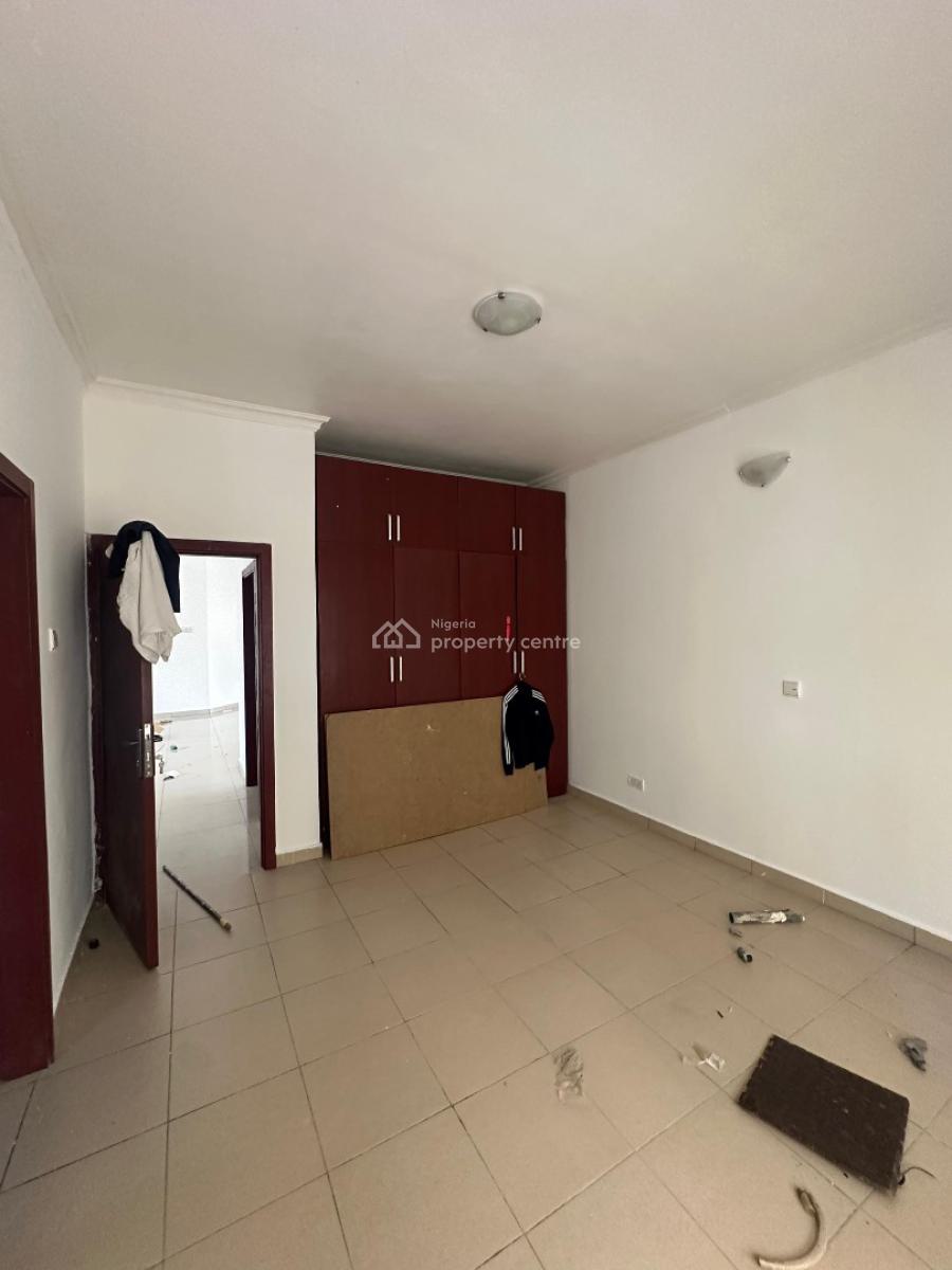 Spacious 3 Bedroom Flat with Bq, Bourdillon Court Estate, Chevron Drive, Lekki Phase 2, Lekki, Lagos, Flat / Apartment for Rent