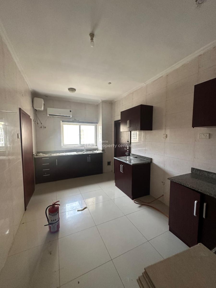 Spacious 3 Bedroom Flat with Bq, Bourdillon Court Estate, Chevron Drive, Lekki Phase 2, Lekki, Lagos, Flat / Apartment for Rent
