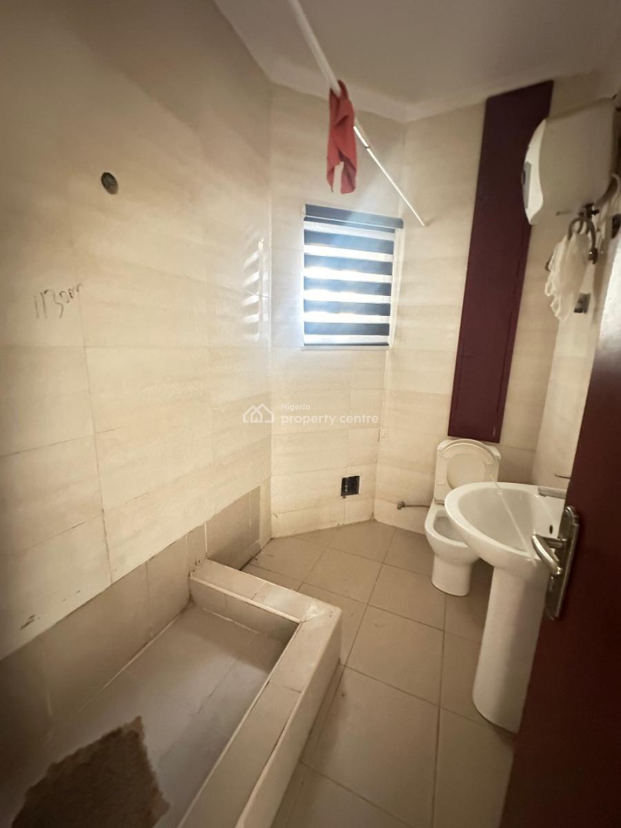 Spacious 3 Bedroom Flat with Bq, Bourdillon Court Estate, Chevron Drive, Lekki Phase 2, Lekki, Lagos, Flat / Apartment for Rent