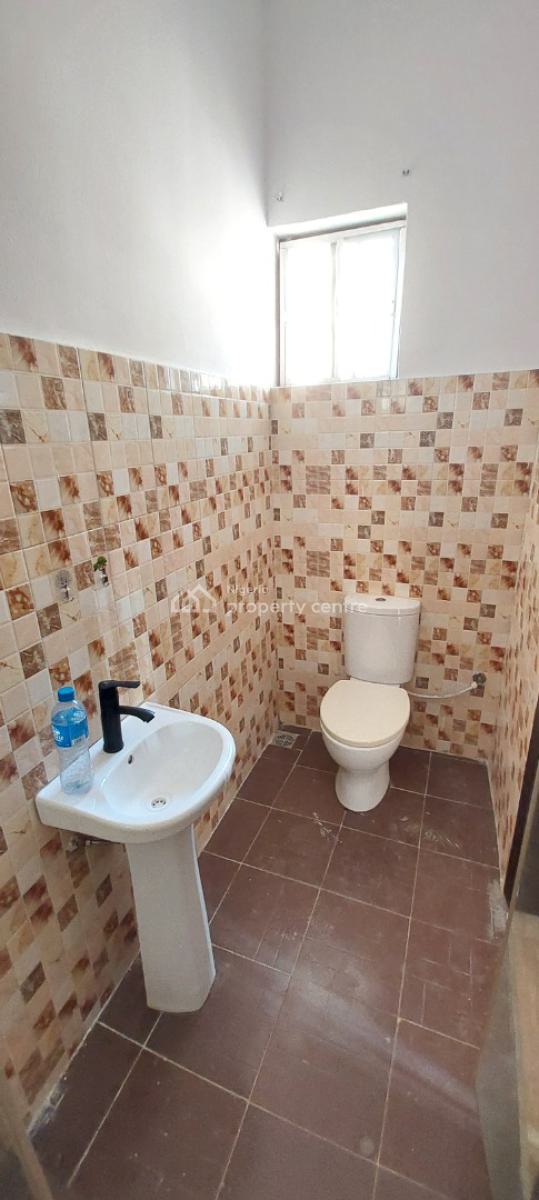 Newly Renovated 3 Bedroom Flat_upstairs, Orchid Road, Lekki, Lagos, Flat / Apartment for Rent