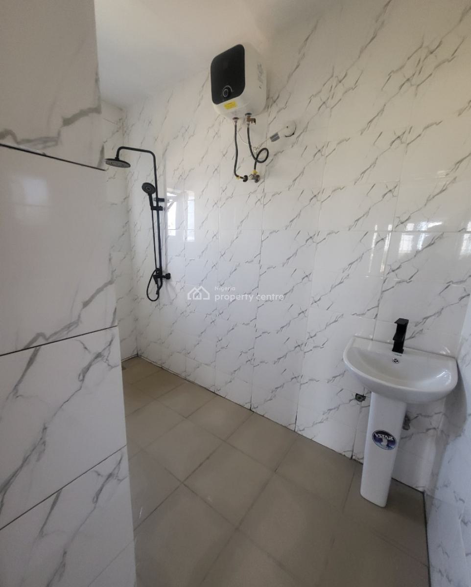 Luxurious Massive 3bedroom Flat with Bq, By American International School, Durumi, Abuja, Block of Flats for Sale