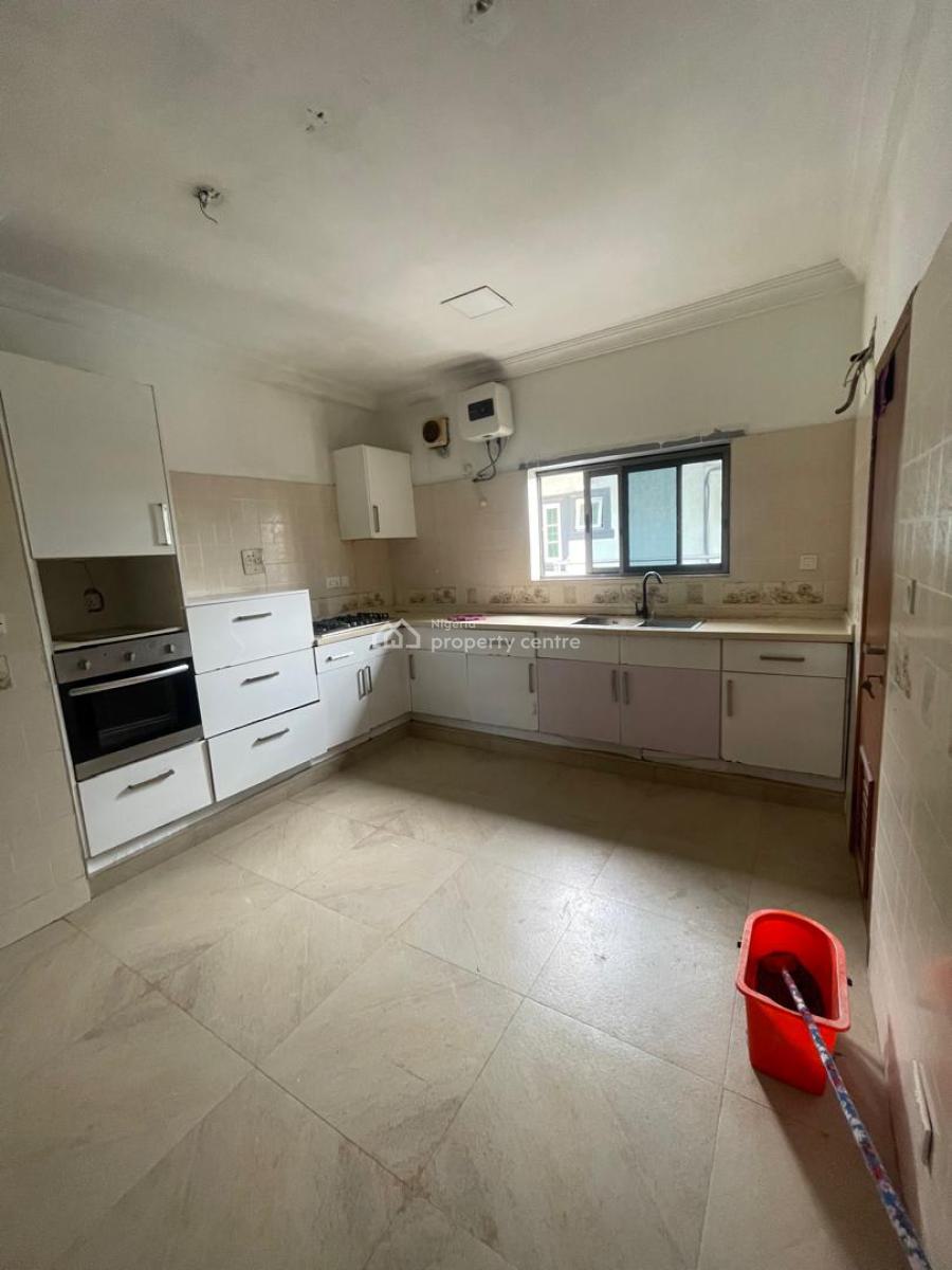 3 Bedrooms Apartment with Bq Price: 13m  Service Charge 800k Legal 10%, Lekki Phase 1, Lekki, Lagos, Flat / Apartment for Rent