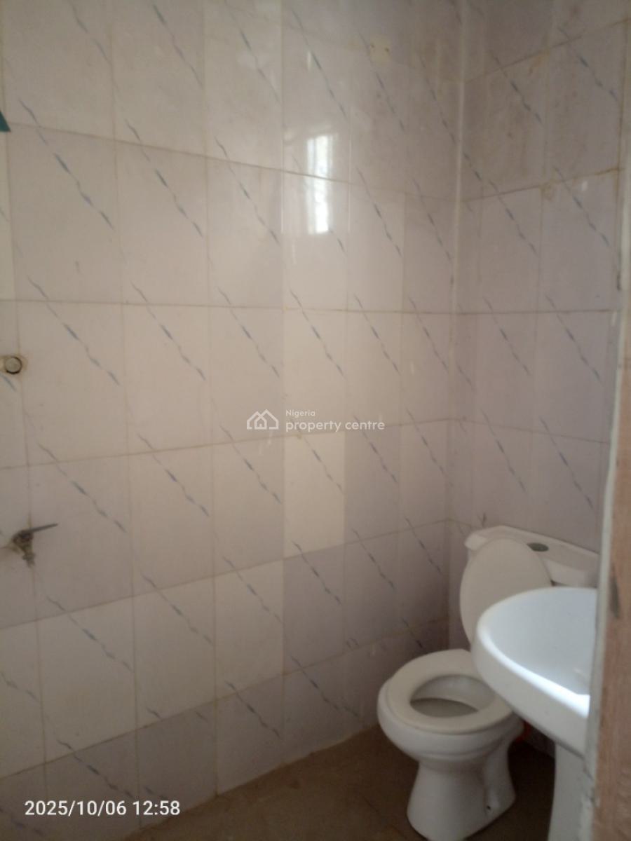 3 Bedroom Spacious Flat, Alaguntan Off Mobil Road, Ilaje, Ajah, Lagos, Flat / Apartment for Rent
