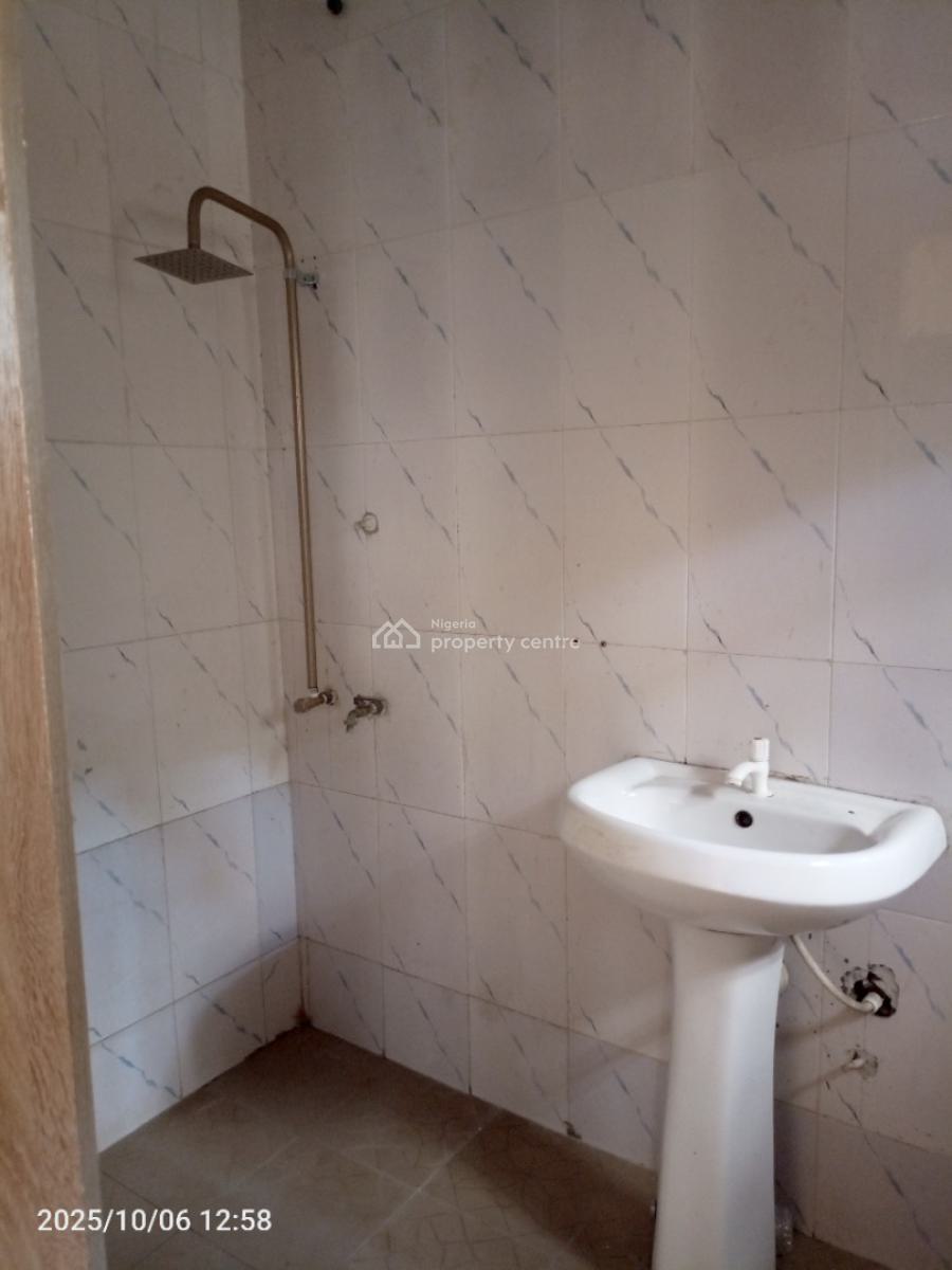 3 Bedroom Spacious Flat, Alaguntan Off Mobil Road, Ilaje, Ajah, Lagos, Flat / Apartment for Rent