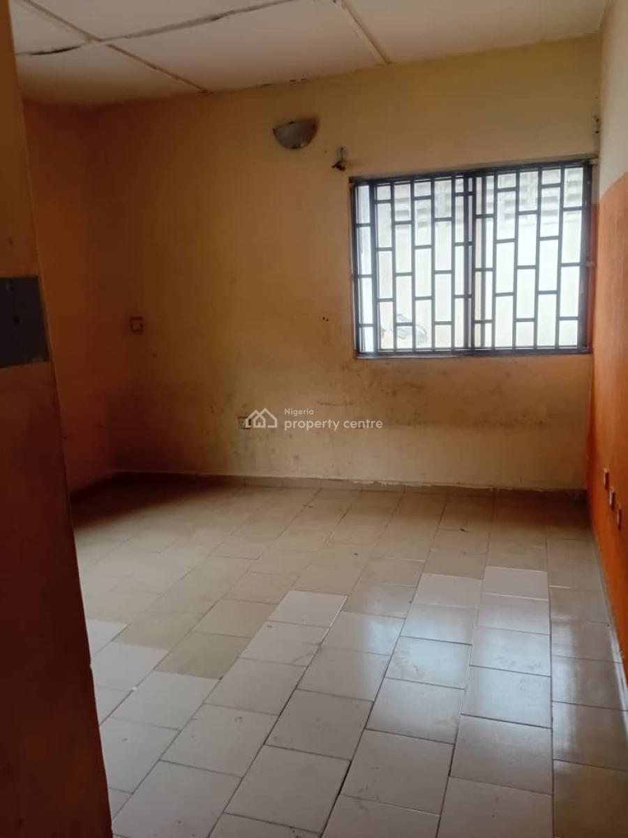 a 3-bedroom Flat Apartment Upstairs with Personal Balcony Separate Met, Ori-oke, Ogudu, Lagos, Flat / Apartment for Rent