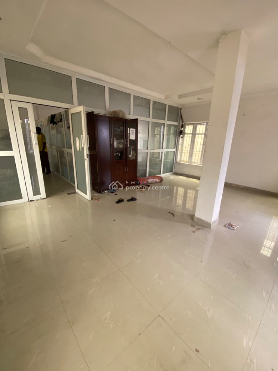 Spacious Shop Space Upstairs Good for Saloon Etc, Lekki Phase 1 Lekki Lagos, Lekki Phase 1, Lekki, Lagos, Shop for Rent