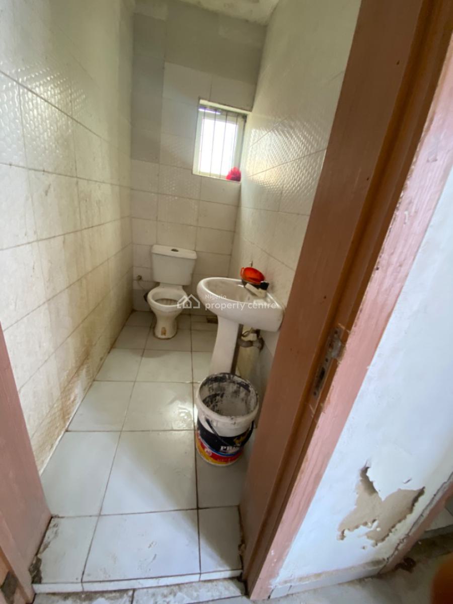Spacious Shop Space Upstairs Good for Saloon Etc, Lekki Phase 1 Lekki Lagos, Lekki Phase 1, Lekki, Lagos, Shop for Rent