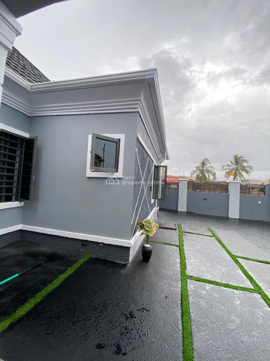 Beautiful Crafted of 3 Bedrooms Bungalow with Bq, Ateere Akala Express Ibadan, Challenge, Ibadan, Oyo, Detached Bungalow for Sale