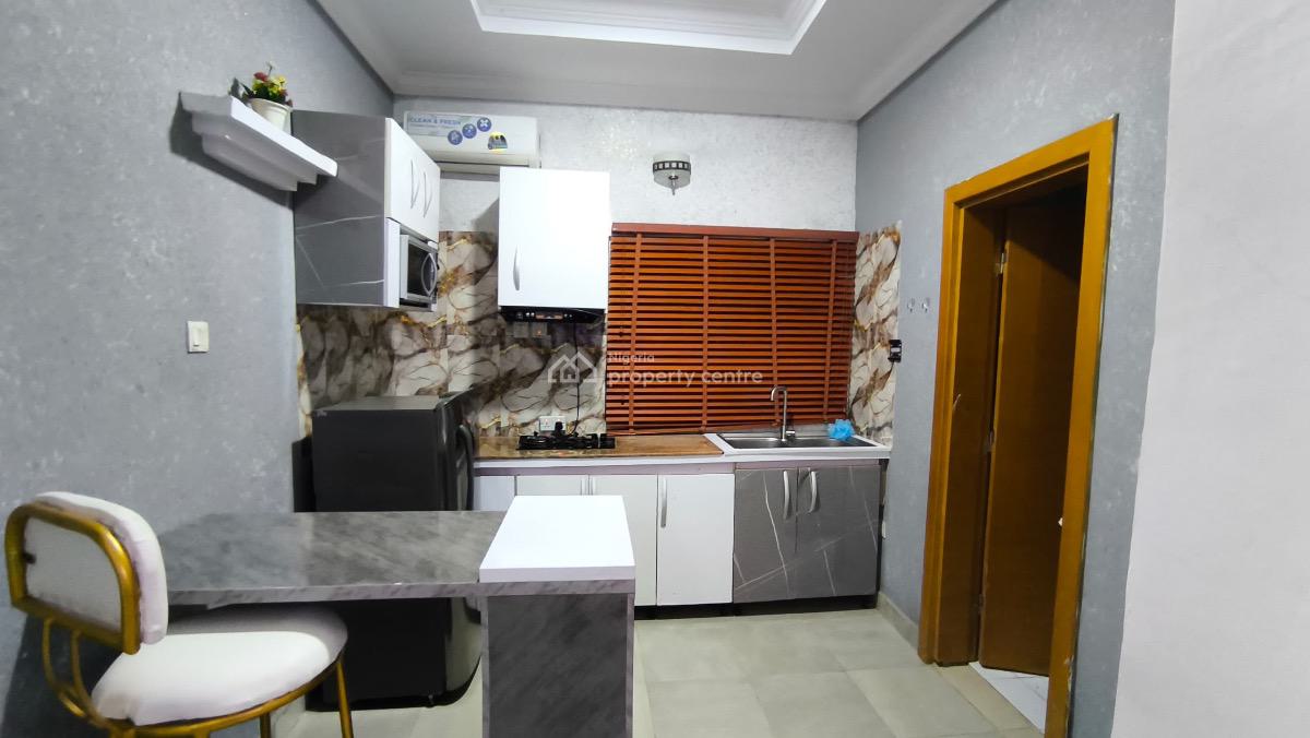 Luxury One-bedroom with Pool Facilities and Close to Airport, Ikeja Gra, Ikeja, Lagos, Flat / Apartment Short Let
