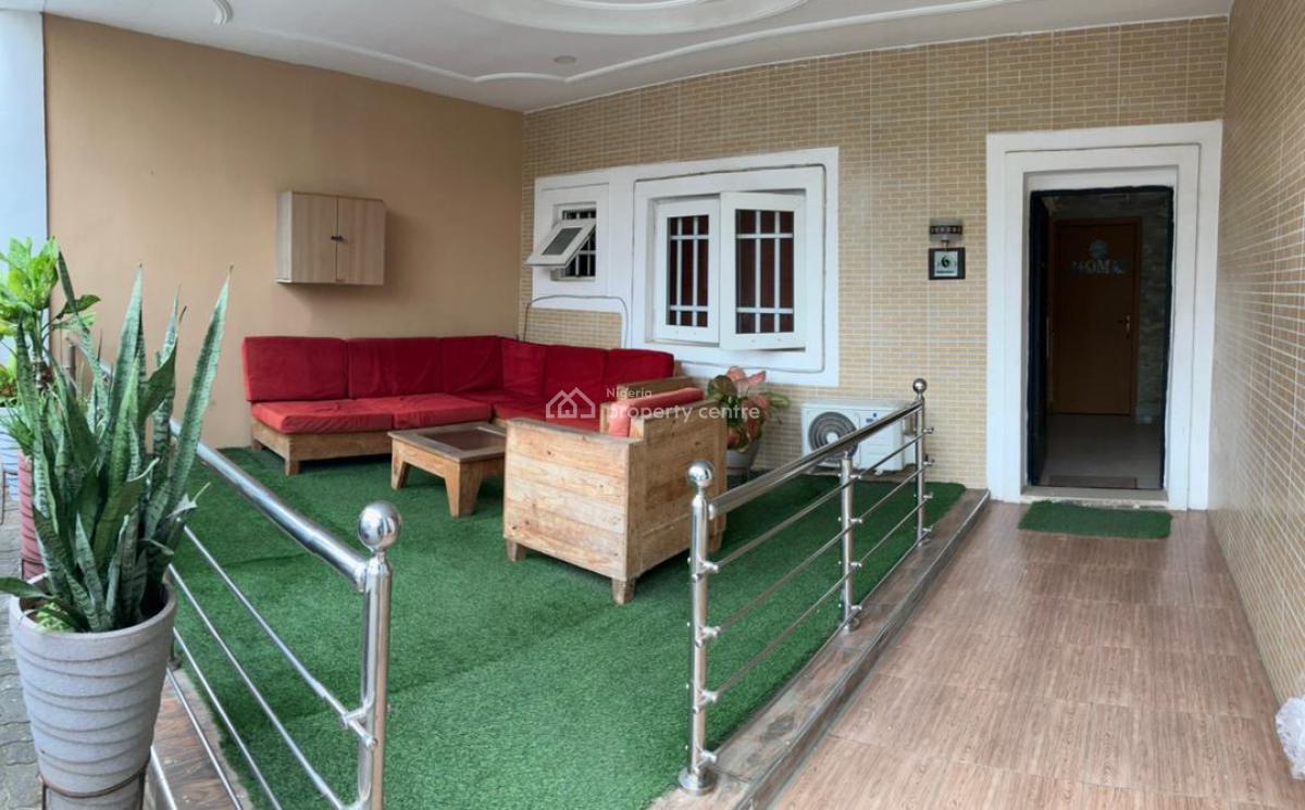 Luxury One-bedroom with Pool Facilities and Close to Airport, Ikeja Gra, Ikeja, Lagos, Flat / Apartment Short Let
