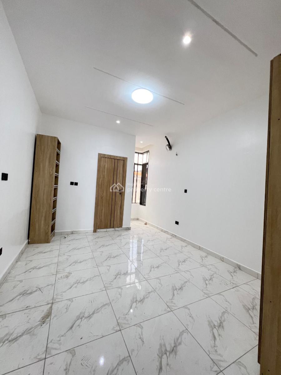 2bedroom Apartment with Swimming Pool in Ologolo Lekki Lagos, Ologolo Lekki, Ologolo, Lekki, Lagos, Block of Flats for Sale
