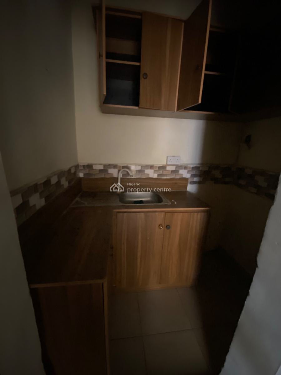 8 Bedroom Semi Detached House with Bq, Close to Evercare Hospital, Lekki Phase 1, Lekki, Lagos, Semi-detached Duplex for Rent