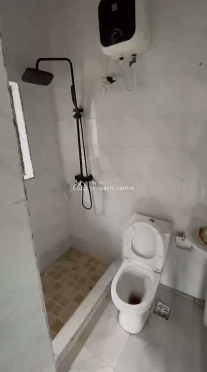 Lovely 2bedroom Flat Ground-floor Ensuite, Ilasan, Ikate, Lekki, Lagos, Flat / Apartment for Rent