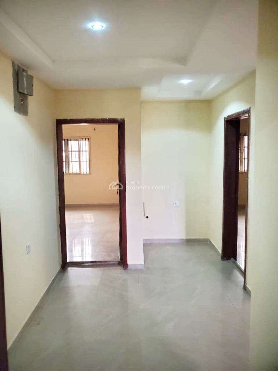 Luxury 3 Bedroom Apartment in an Estate, Magodo Phase 1, Magodo, Lagos, Flat / Apartment for Rent