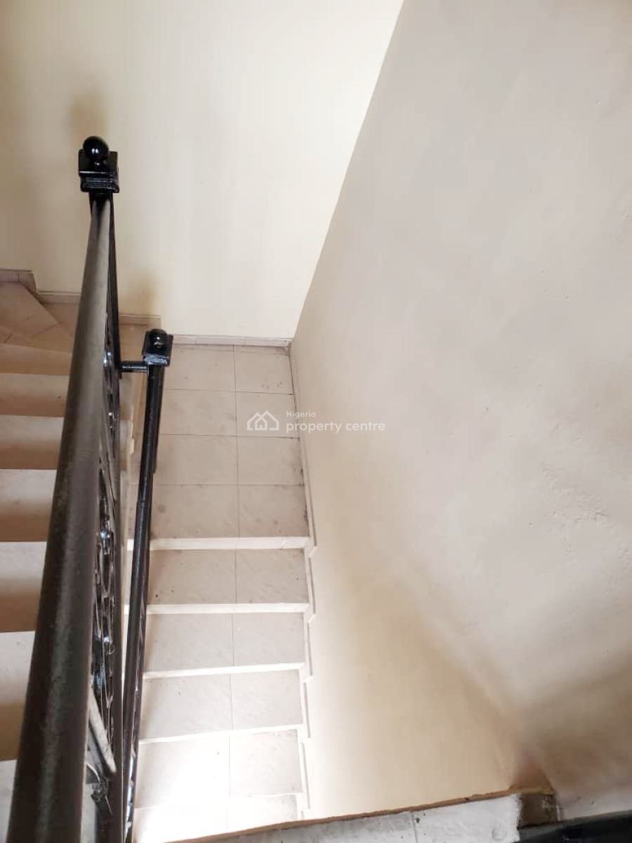 Luxury 3 Bedroom Apartment in an Estate, Magodo Phase 1, Magodo, Lagos, Flat / Apartment for Rent