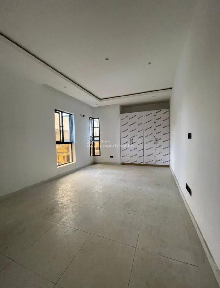 Lovely 2-bedroom Apartment + Spacious Maids Room, Lekki Phase 1, Lekki, Lagos, Flat / Apartment for Sale