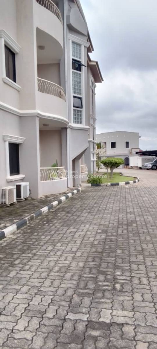 Serviced and Standard 3 Bedroom Apartment with Bq, Mabushi, Abuja, Flat / Apartment for Rent
