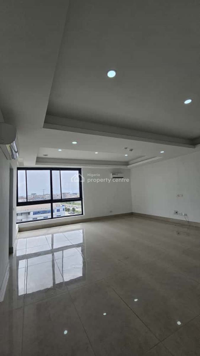 Massive Spacious and Ultra-luxury 3 Bedroom Apartment with Swimming, Lekki Phase 1, Lekki, Lagos, Block of Flats for Sale