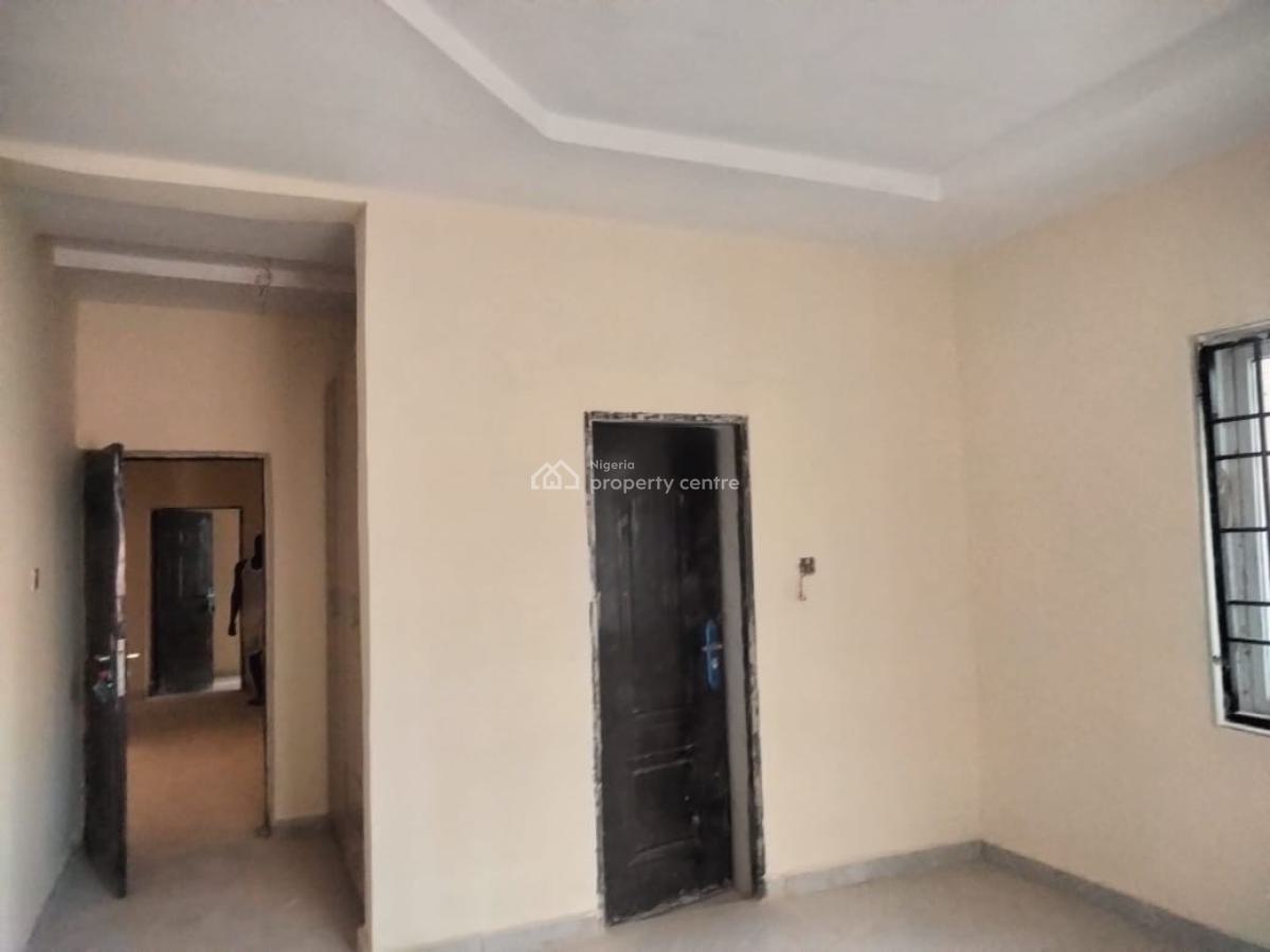 Nice 3 Bedroom Flat, By American School Tarred Road, Garki, Abuja, Flat / Apartment for Rent