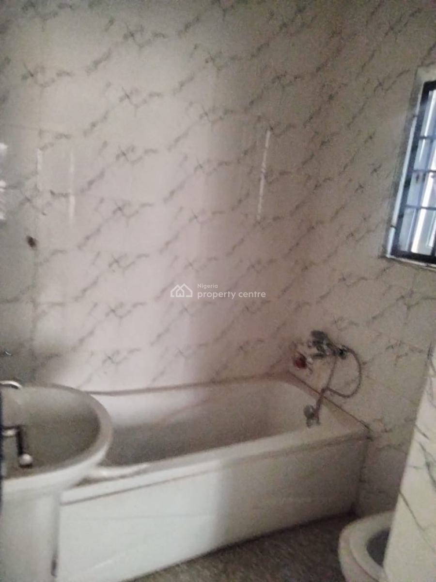 Nice 3 Bedroom Flat, By American School Tarred Road, Garki, Abuja, Flat / Apartment for Rent