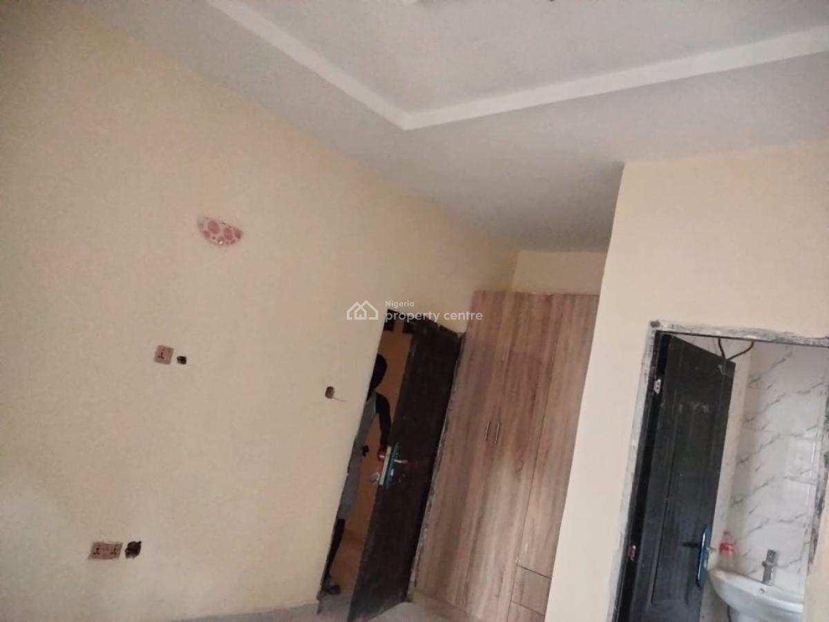 Nice 3 Bedroom Flat, By American School Tarred Road, Garki, Abuja, Flat / Apartment for Rent