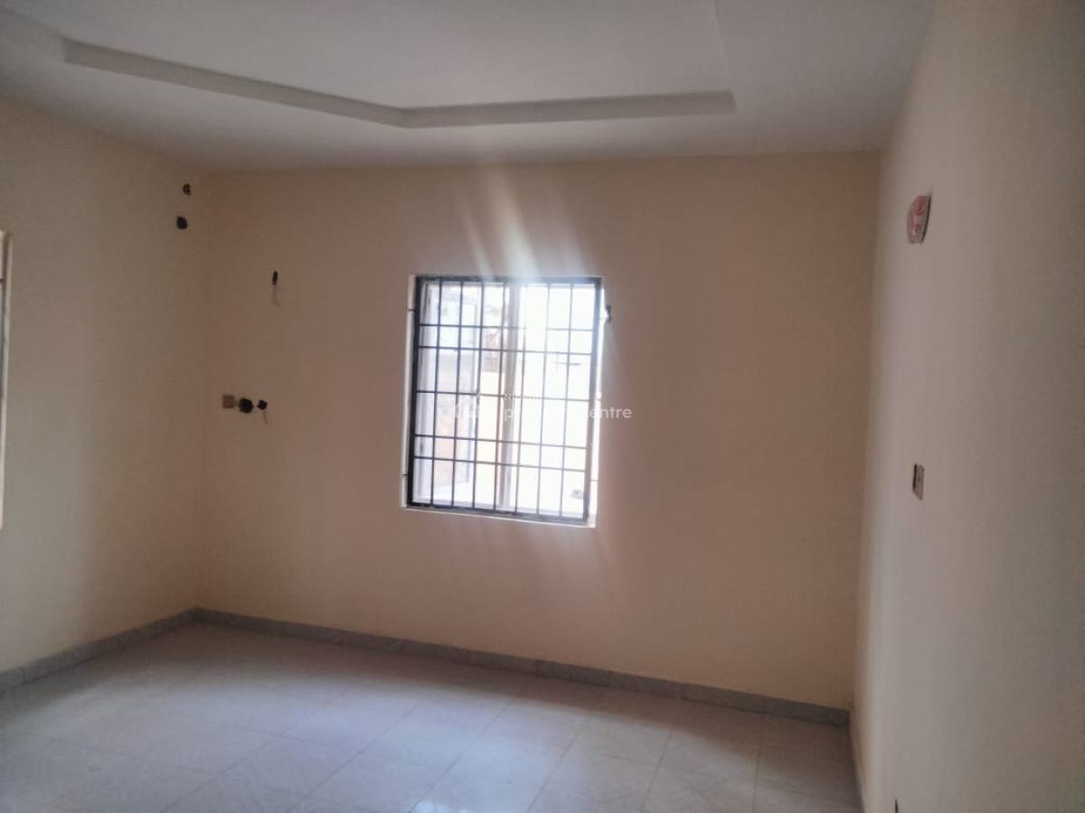 Nice 3 Bedroom Flat, By American School Tarred Road, Garki, Abuja, Flat / Apartment for Rent