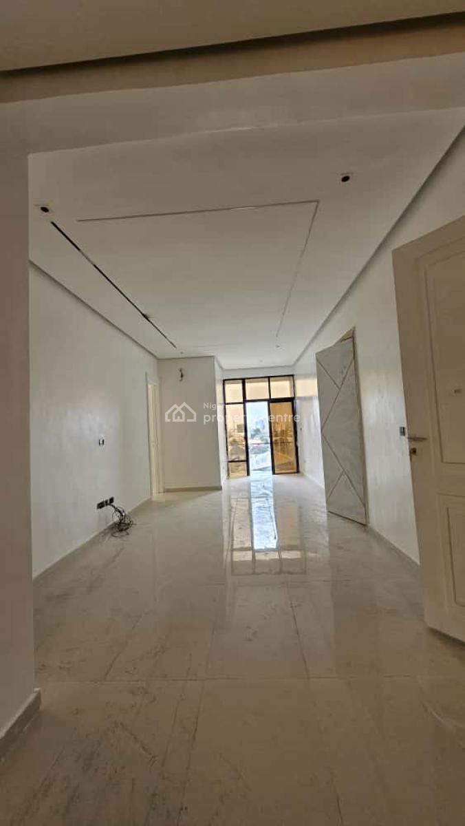 Impeccable Luxury Finishing 3 Bedroom Apartment with a Swimming Pool, Lekki Phase 1, Lekki, Lagos, Block of Flats for Sale