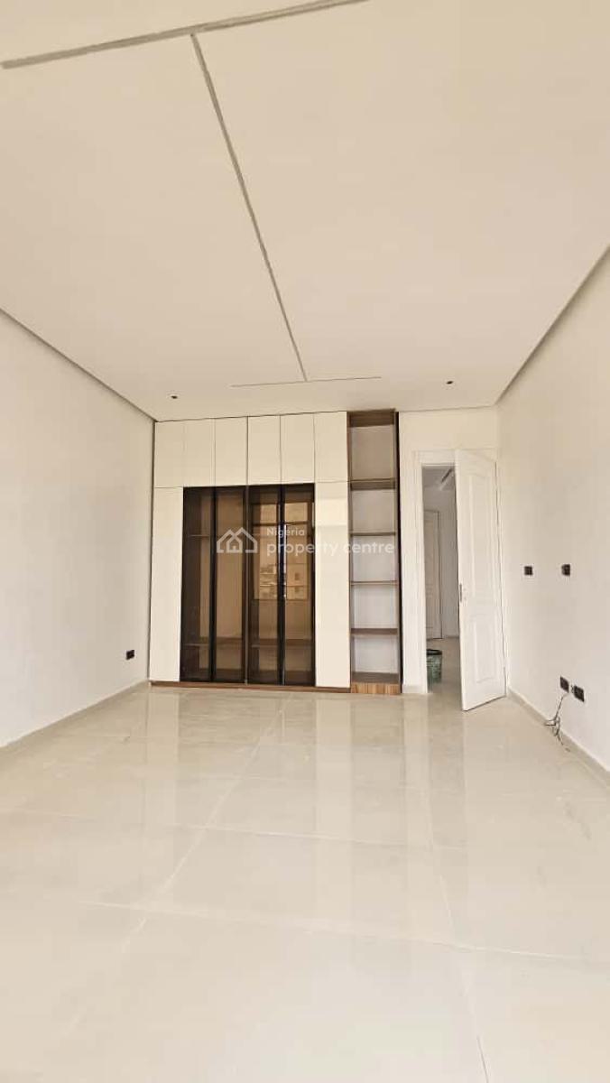 Impeccable Luxury Finishing 3 Bedroom Apartment with a Swimming Pool, Lekki Phase 1, Lekki, Lagos, Block of Flats for Sale