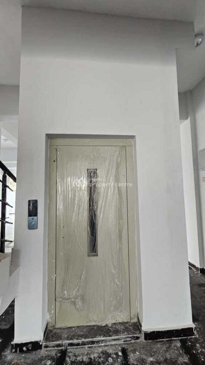 Impeccable Luxury Finishing 3 Bedroom Apartment with a Swimming Pool, Lekki Phase 1, Lekki, Lagos, Block of Flats for Sale